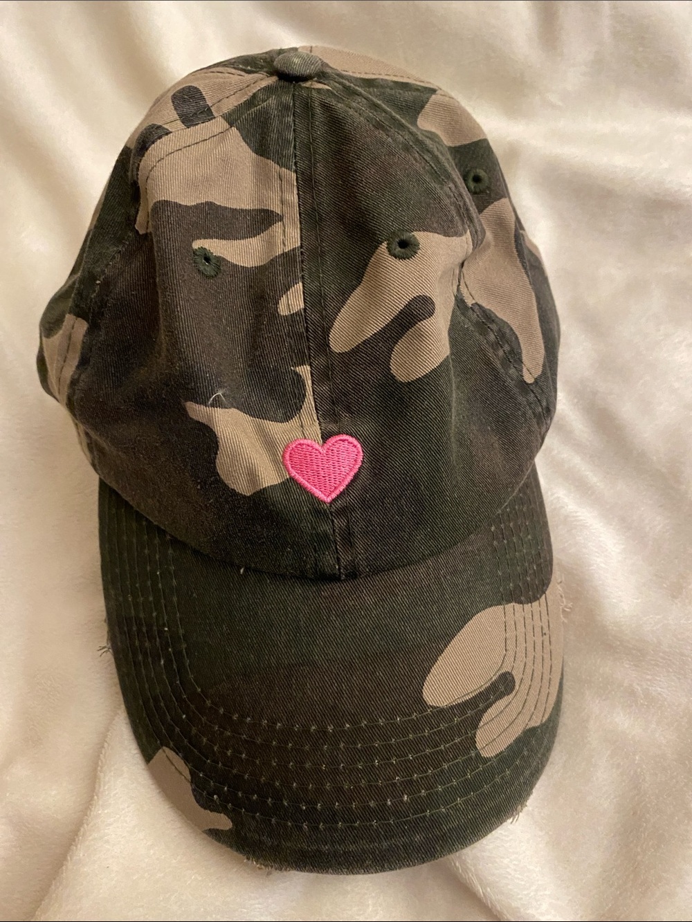 P.J. Salvage camouflage with heart Patch hat